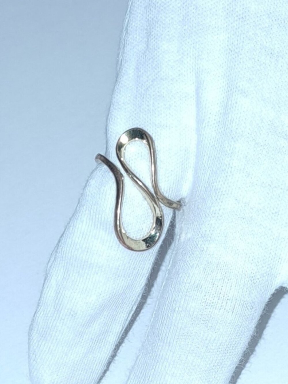 Avant Garde Swirling Design Abstract Wave Ring Gold Color Size 7